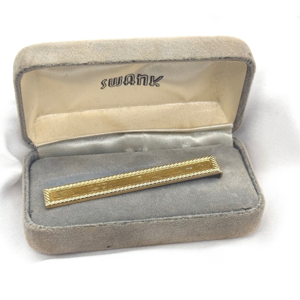 Vintage Swank Mens Gold Tone Rope Border Rectangular Tie Clip with Original Box